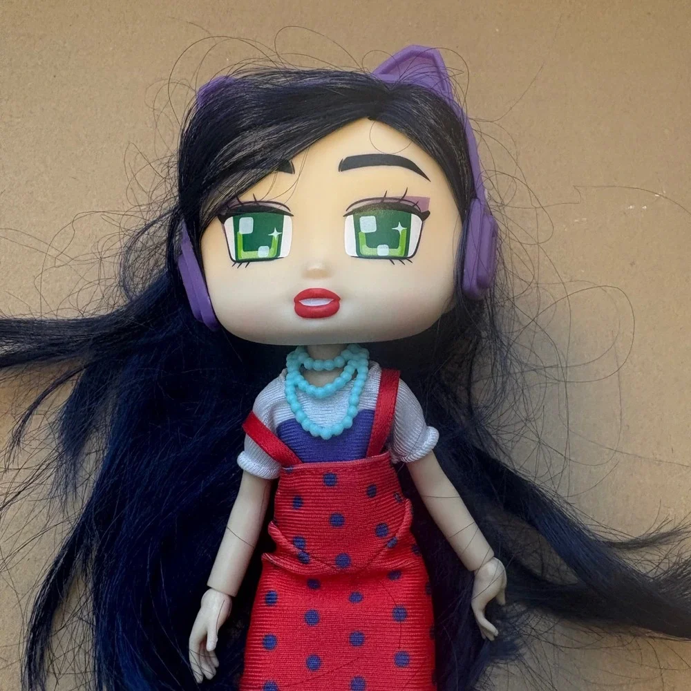 Boxy Girls‎ by Jay@Play Riley Doll Articulated Arms Legs Purple Boots Earphones